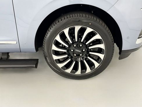 Used 2023 Lincoln Navigator L Black Label image 31