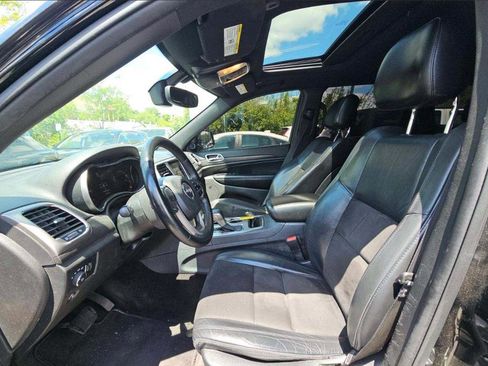 Used 2018 Jeep Grand Cherokee Altitude AWD/4WD image 3