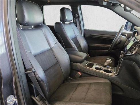 Used 2019 Jeep Grand Cherokee Altitude RWD image 24