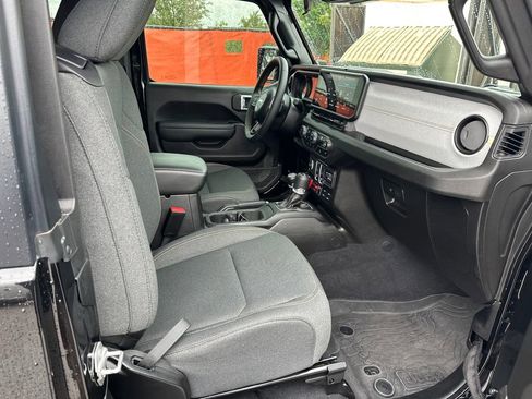 Used 2025 Jeep Wrangler Sport AWD/4WD image 29