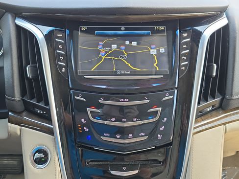 Used 2020 Cadillac Escalade Luxury RWD image 23