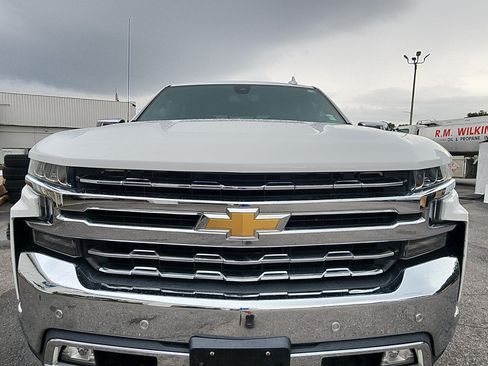 Used 2020 Chevrolet Silverado 1500 LTZ w/ LTZ Premium Package AWD/4WD image 11