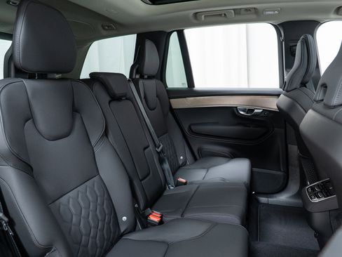 New 2026 Volvo XC90 B6 Plus w/ Protection Package Premier image 24