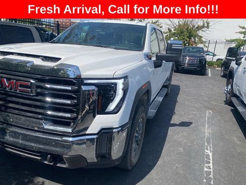 Used 2025 GMC Sierra 2500 SLT AWD/4WD image 3