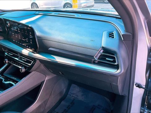 Used 2024 Chevrolet Traverse LT image 18