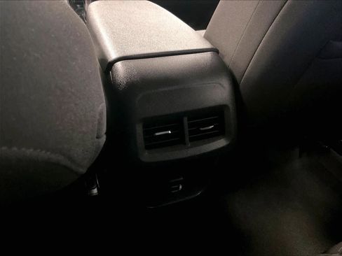 Used 2023 Chevrolet Equinox LT image 27