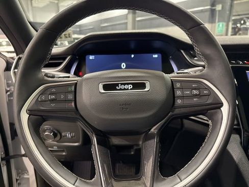 Used 2023 Jeep Grand Cherokee Altitude image 14