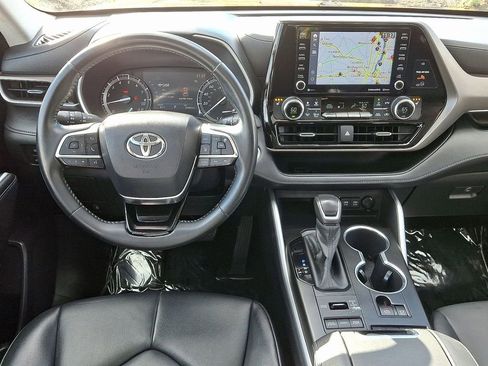 Used 2020 Toyota Highlander XLE image 13