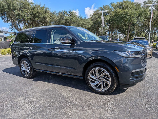 Used 2025 Lincoln Navigator Reserve AWD/4WD image 10
