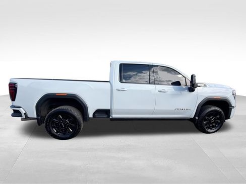 Used 2024 GMC Sierra 2500 AT4 w/ AT4 Preferred Package AWD/4WD image 9