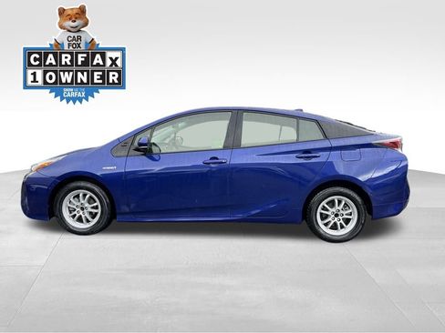 Certified 2018 Toyota Prius Three image 2