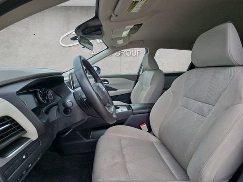 Used 2025 Nissan Rogue SV FWD image 19