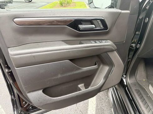 Used 2025 Chevrolet Suburban LS AWD/4WD image 18