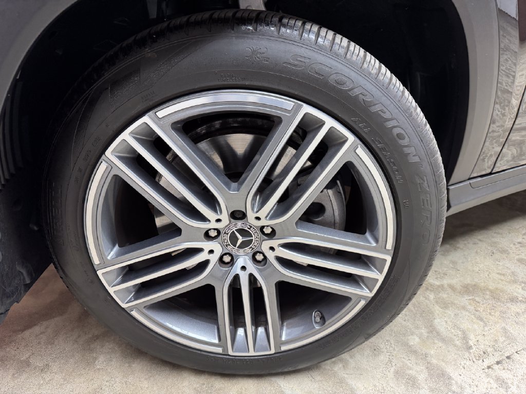 Used 2025 Mercedes-Benz GLS 450 4MATIC image 29