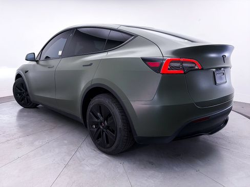 Used 2023 Tesla Model Y Long Range AWD/4WD image 2