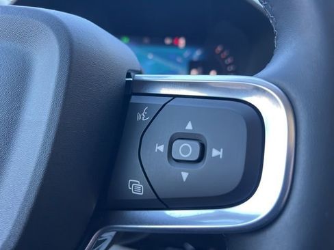 Certified 2025 Volvo XC40 B5 Plus image 32