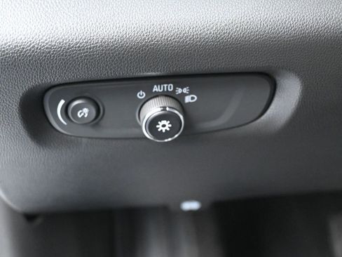 Used 2023 Chevrolet Traverse LT image 16