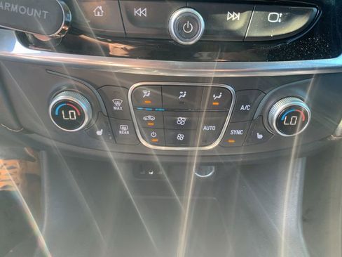 Used 2019 Chevrolet Traverse LT w/ LT Premium Package image 19