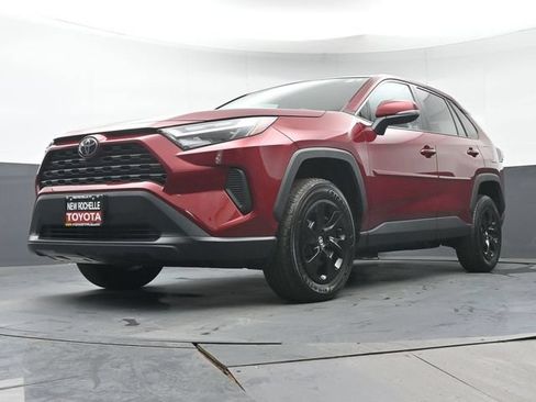 Used 2023 Toyota RAV4 LE AWD/4WD image 28