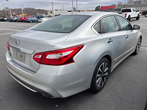 Used 2016 Nissan Altima 2.5 SL w/ Moonroof Package image 10
