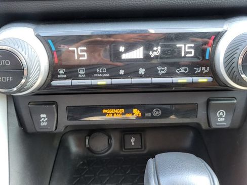 Used 2021 Toyota RAV4 XLE w/ Convenience Package FWD image 35