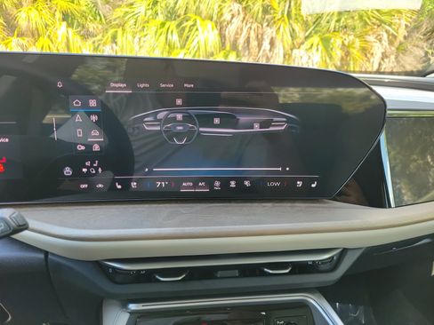 Certified 2025 Audi Q5 Prestige AWD/4WD image 23