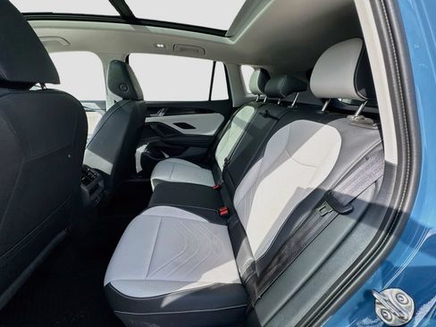 Used 2025 Volkswagen Tiguan SE w/ Panoramic Sunroof Package AWD/4WD image 26