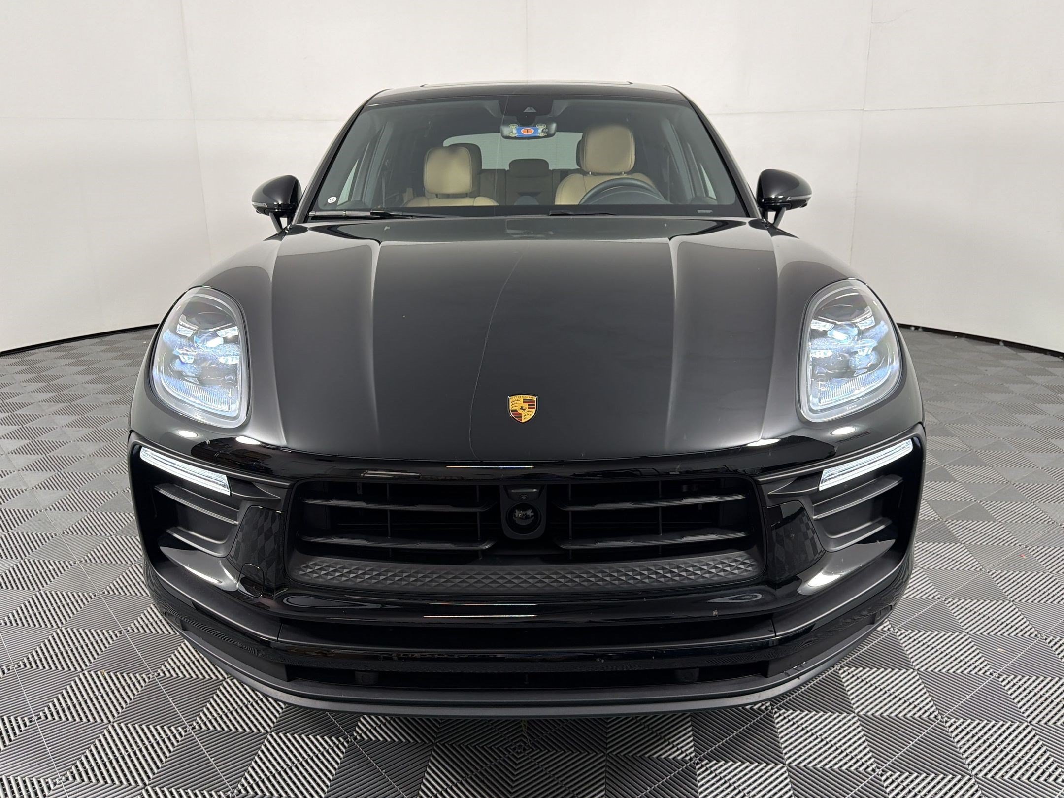 Certified 2026 Porsche Macan AWD/4WD image 6