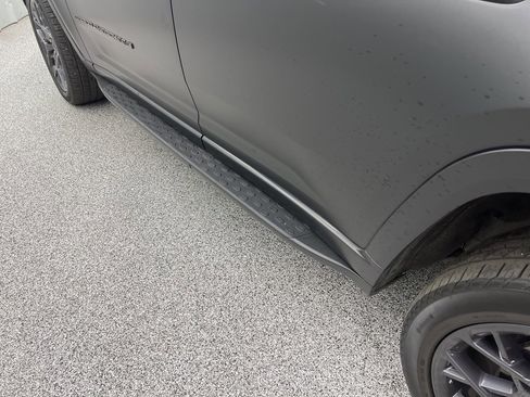 Used 2023 Jeep Grand Cherokee L Summit w/ High Altitude Package image 9