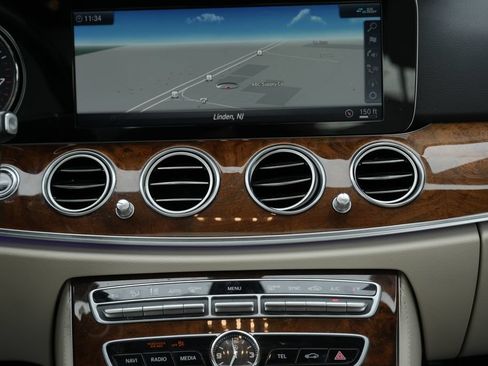 Used 2019 Mercedes-Benz E 300 4MATIC image 43