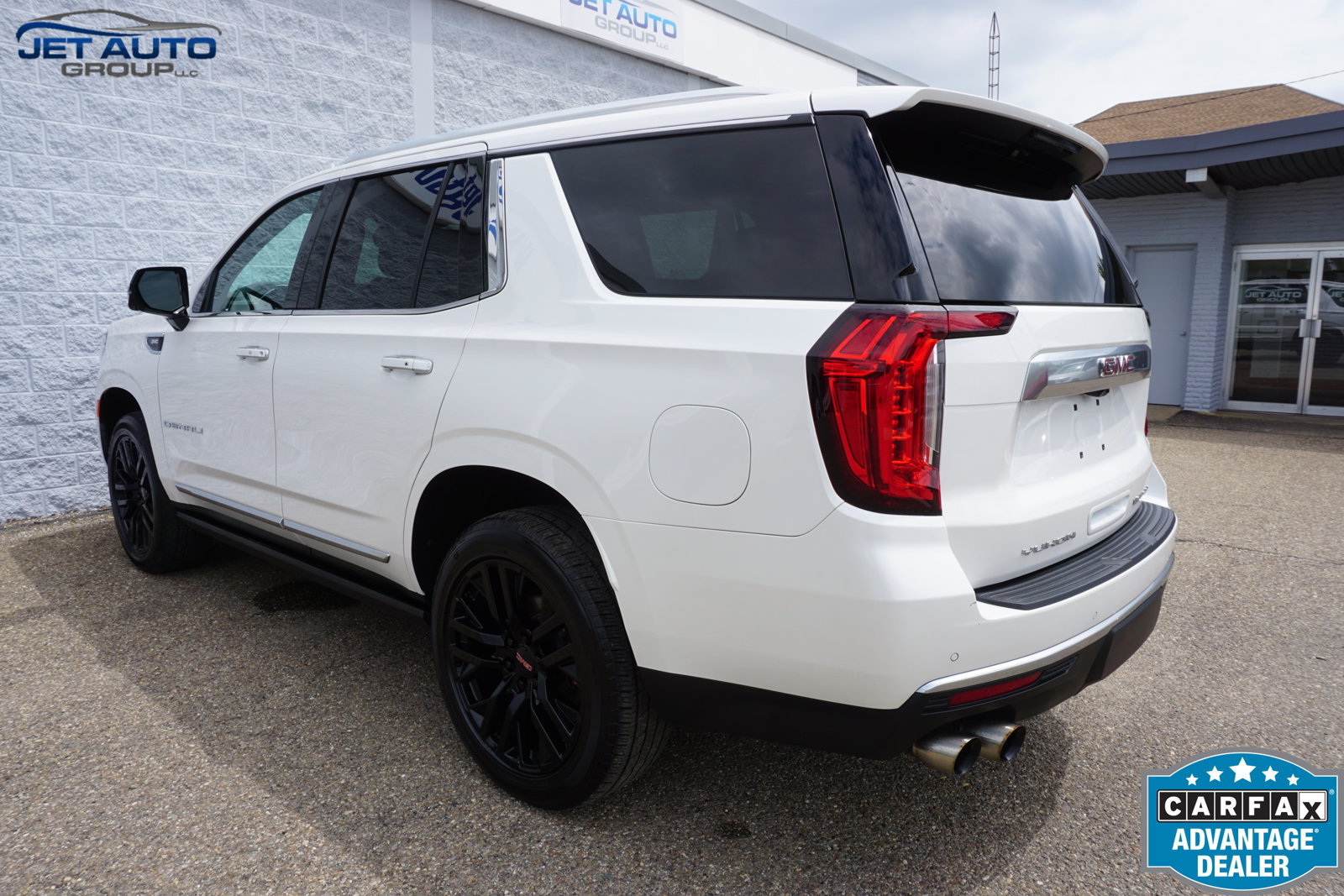 Used 2022 GMC Yukon Denali w/ Denali Ultimate Package AWD/4WD image 8