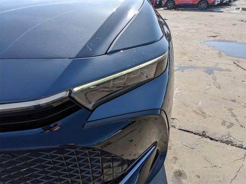 Used 2023 Toyota Crown Limited image 11