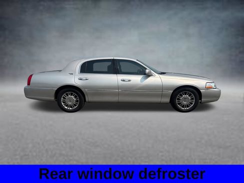 Used 2008 Lincoln Town Car Signature Limited RWD image 5
