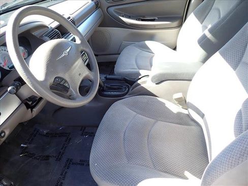 Used 2005 Chrysler Sebring Touring FWD image 9