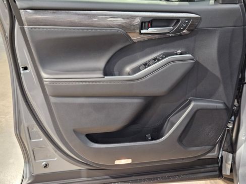 New 2026 Toyota Highlander Limited AWD/4WD image 11