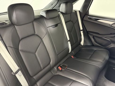 Certified 2025 Porsche Macan image 23