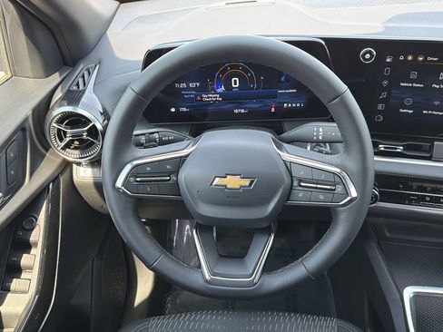 Used 2025 Chevrolet Equinox LT FWD image 24