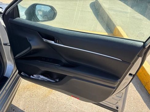 Used 2022 Toyota Camry SE FWD image 14
