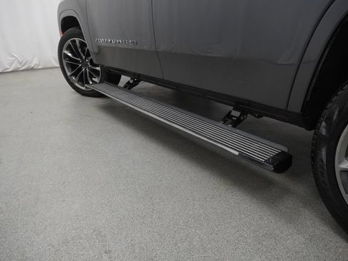 Certified 2025 Jeep Grand Wagoneer Series III w/ Rear Seat Video Group 1 AWD/4WD image 46