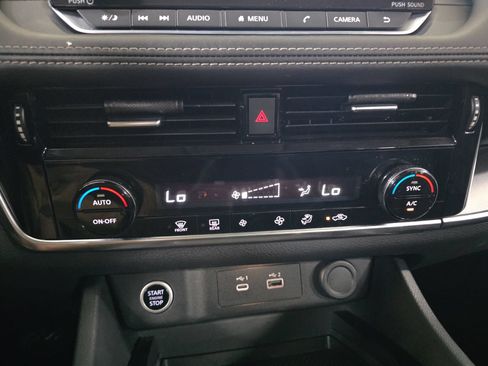 Used 2022 Nissan Rogue SV FWD image 23