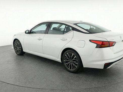 Used 2025 Nissan Altima 2.5 SV FWD image 6