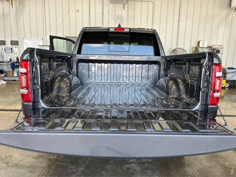 Used 2022 RAM 1500 Laramie AWD/4WD image 22