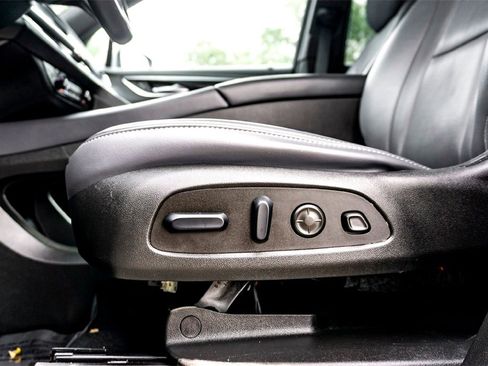 Used 2024 Buick Enclave Premium image 12