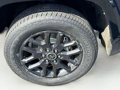 Used 2023 Toyota Tundra Platinum AWD/4WD image 33
