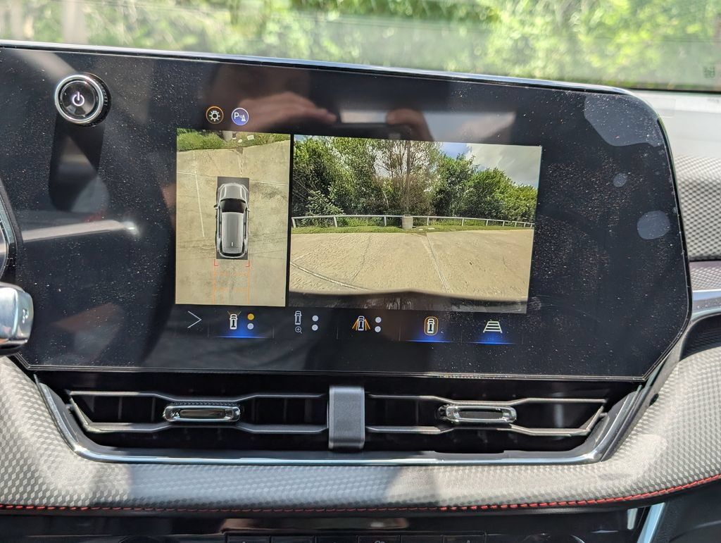 New 2026 Chevrolet Equinox RS w/ Safety and Technology Package FWD image 21