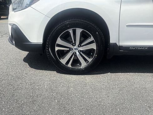Used 2018 Subaru Outback 2.5i Limited AWD/4WD image 9
