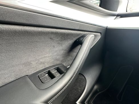 Used 2023 Tesla Model Y Performance image 12