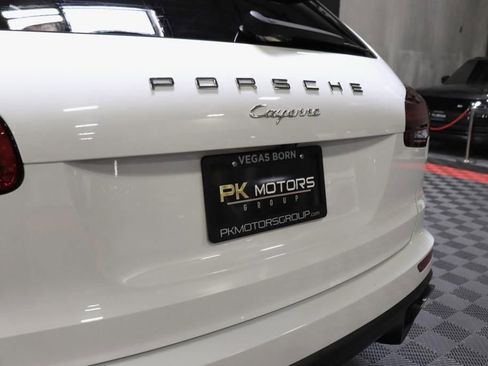 Used 2018 Porsche Cayenne Platinum Edition w/ Premium Package image 6