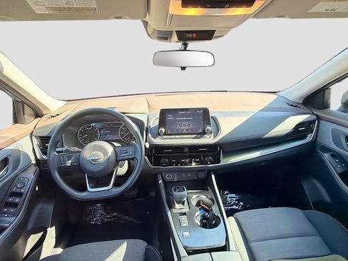 Used 2022 Nissan Rogue SV image 15