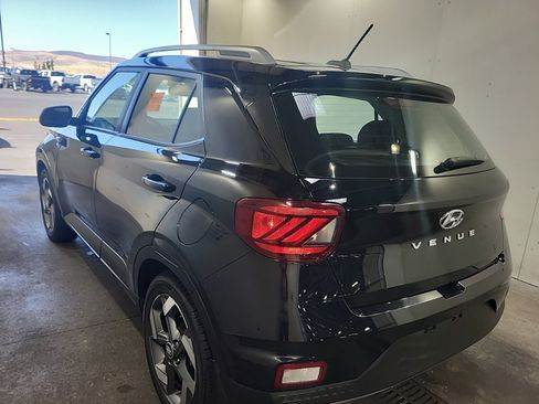 Used 2024 Hyundai Venue SEL FWD image 10